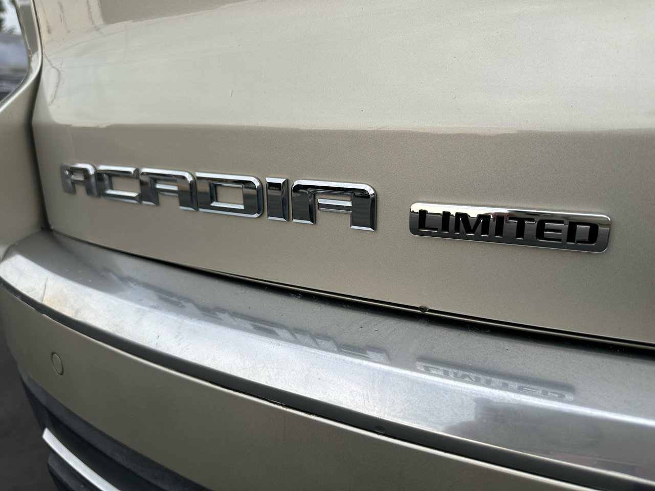 Used 2017 GMC Acadia Limited SLT image 9