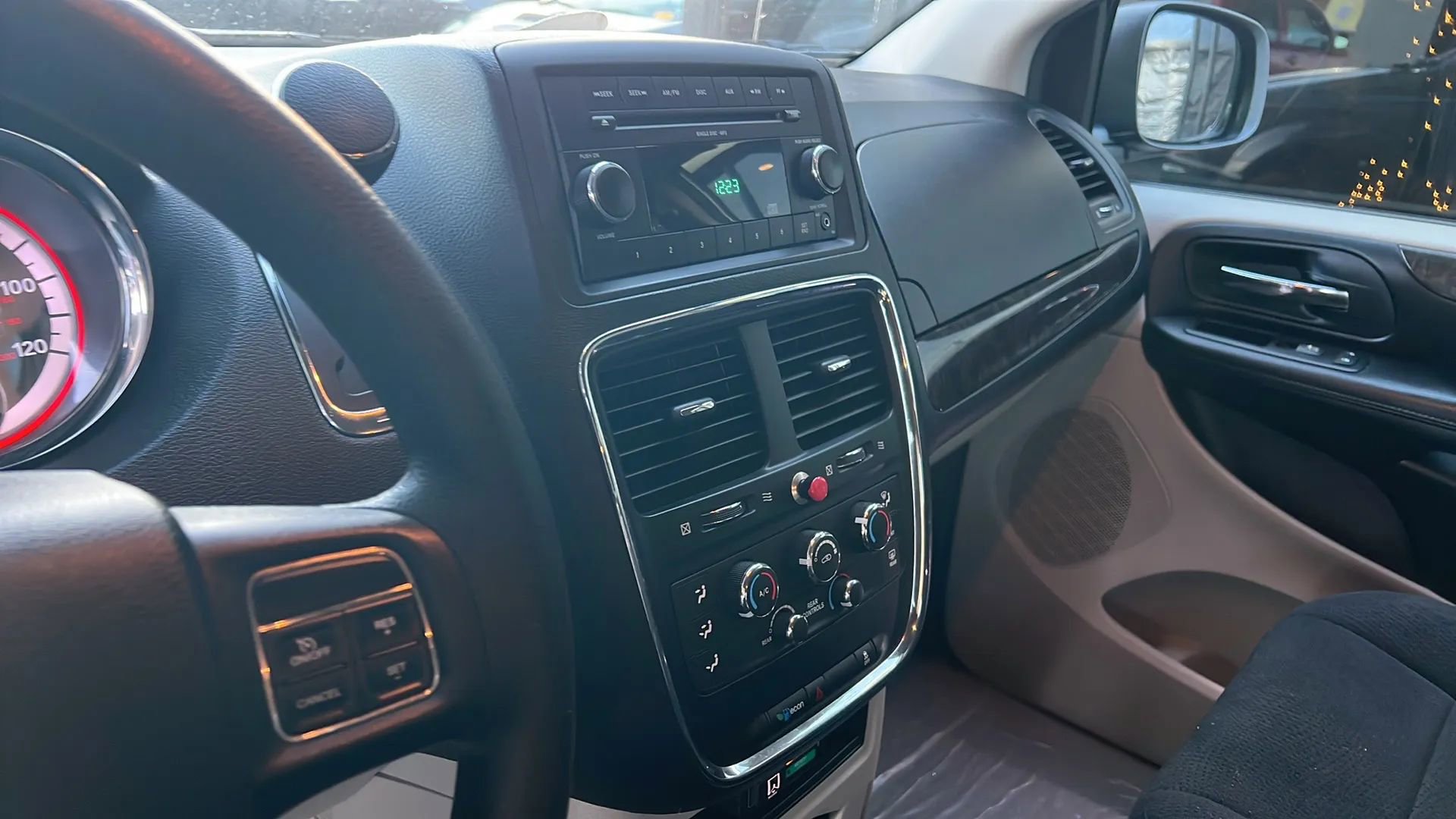 Used 2011 Dodge Grand Caravan Mainstreet w/ PWR Convenience Group FWD image 36