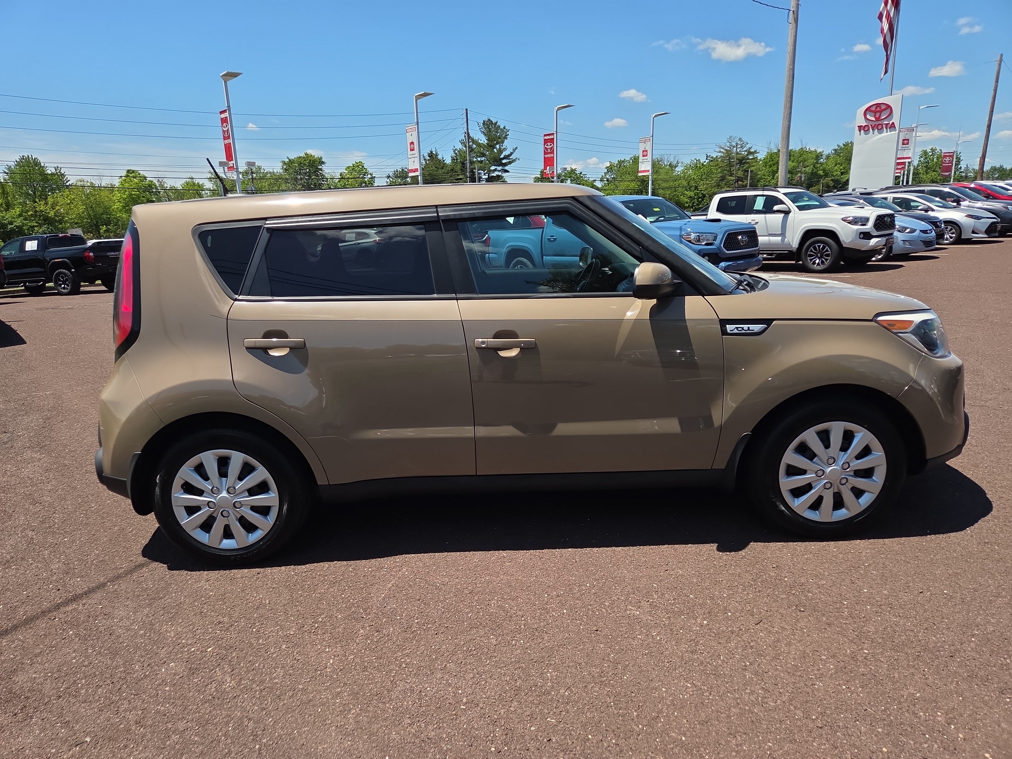 Used 2015 Kia Soul FWD image 2