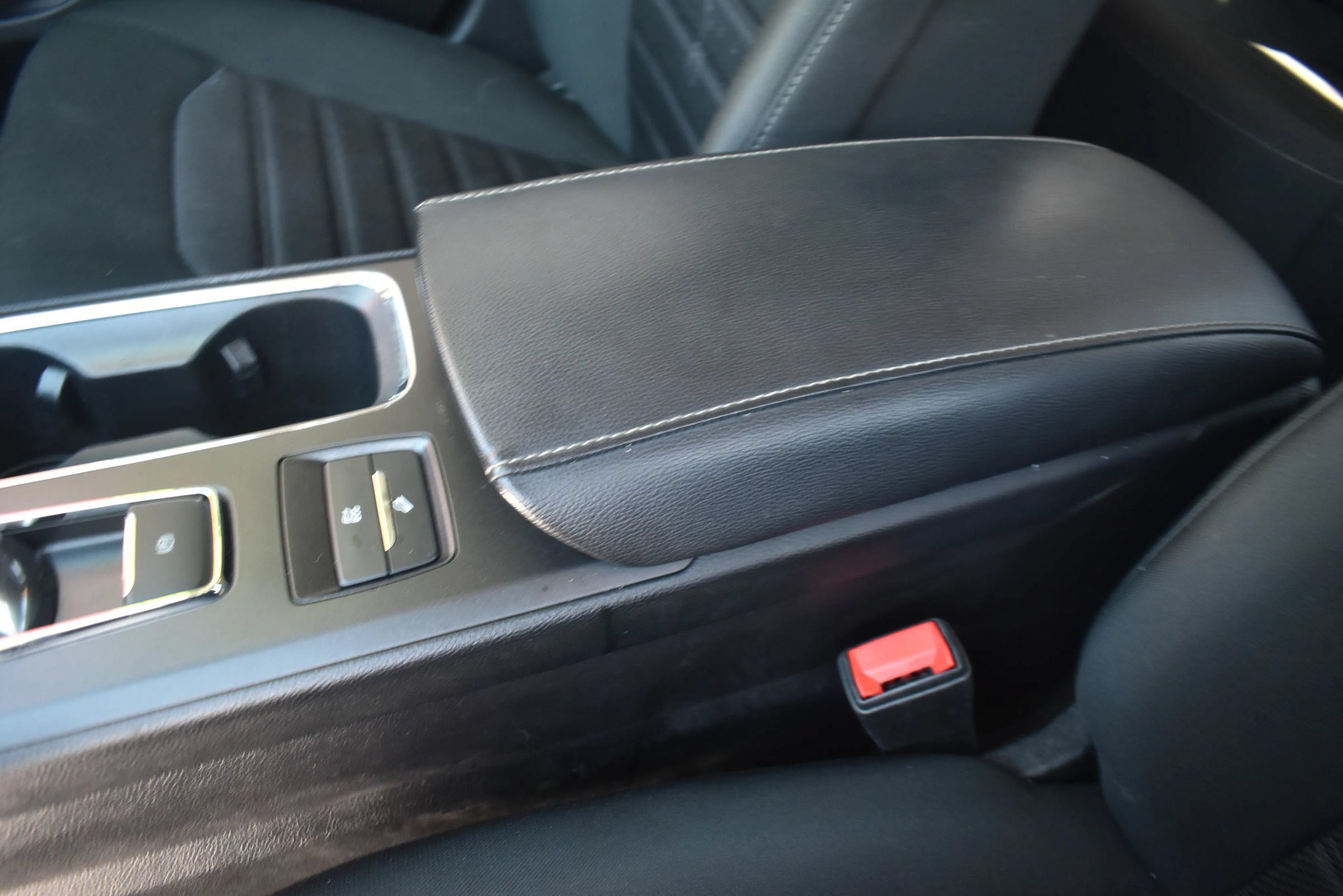 Used 2020 Ford Fusion SE FWD image 15