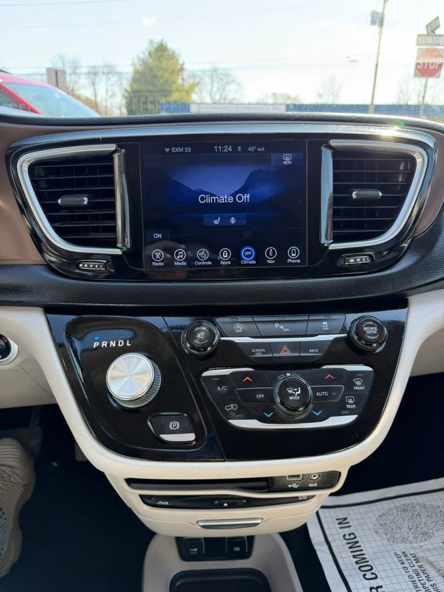 Used 2017 Chrysler Pacifica Touring-L Plus image 5