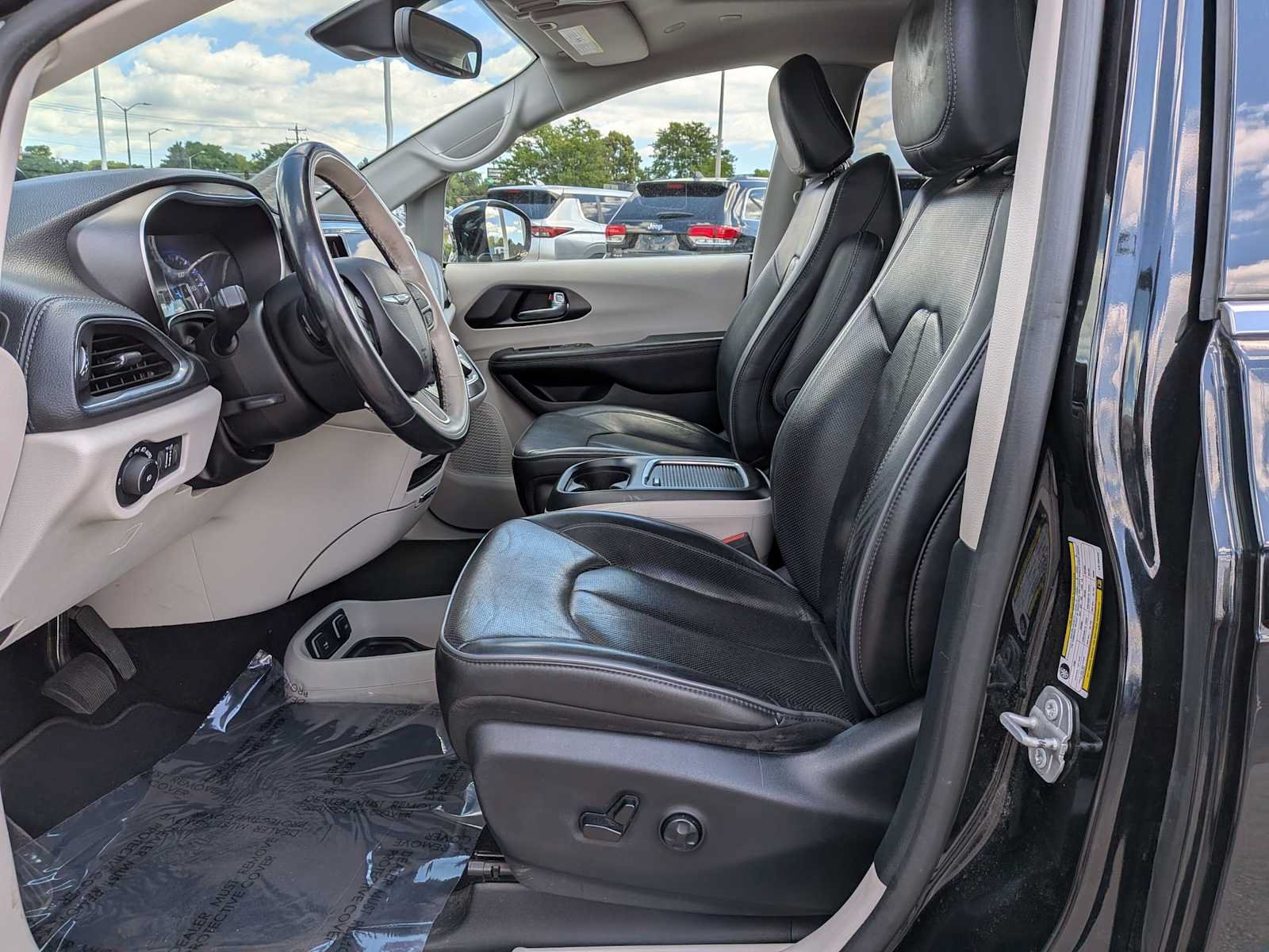 Used 2020 Chrysler Pacifica Limited w/ Advanced Safetytec Group FWD image 14