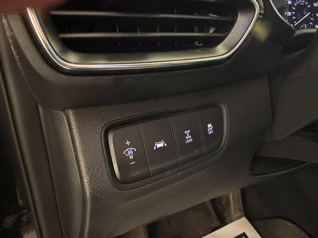Used 2020 Hyundai Santa Fe SE AWD/4WD image 18