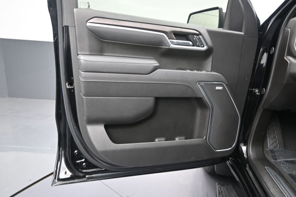 Used 2025 Chevrolet Silverado 1500 LTZ AWD/4WD image 10