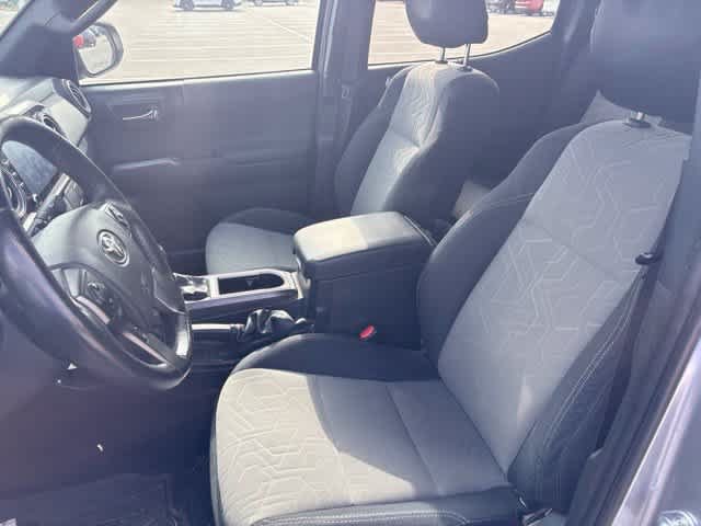 Used 2022 Toyota Tacoma TRD Off-Road AWD/4WD image 11