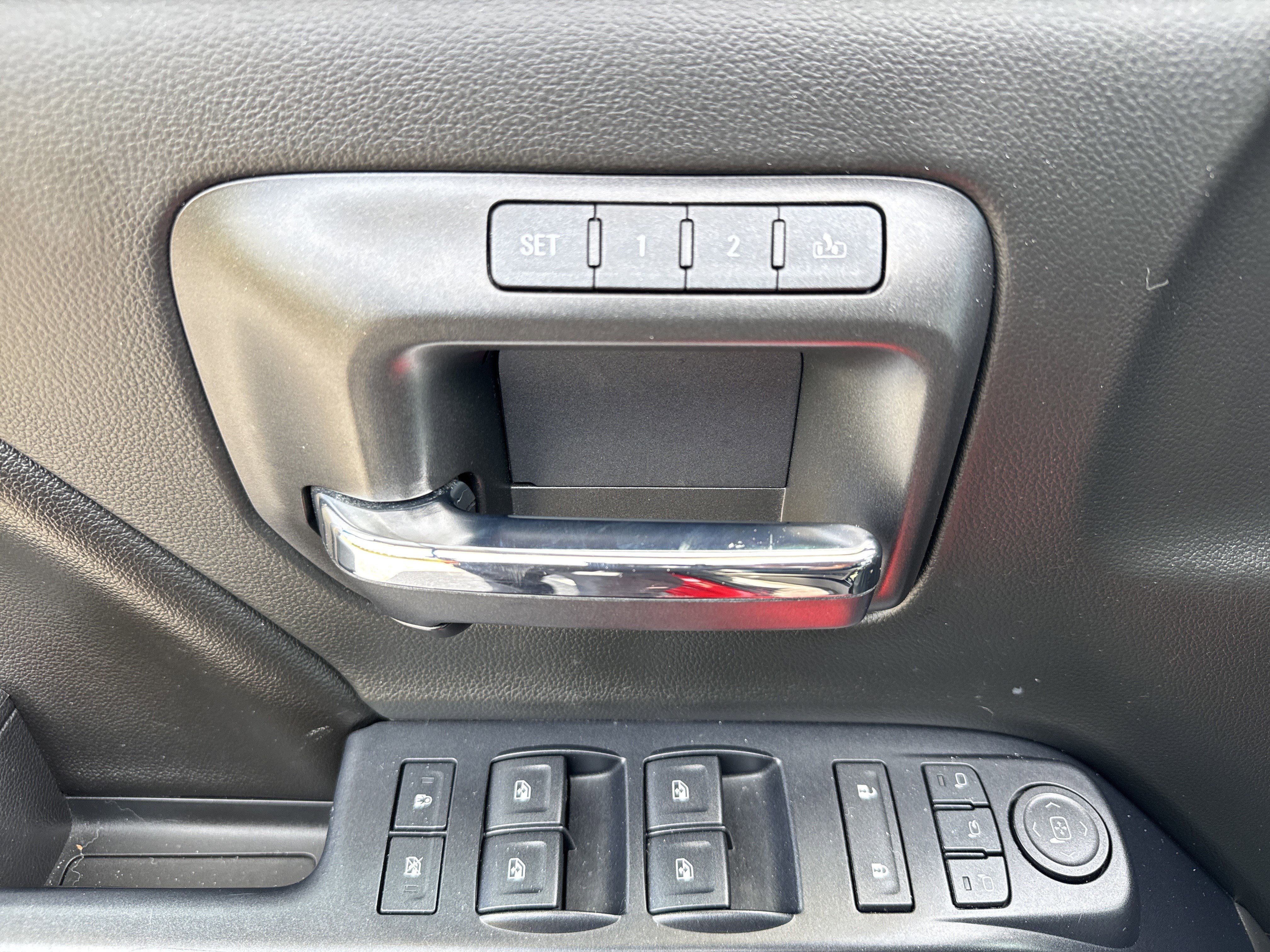 Used 2017 Chevrolet Silverado 1500 LTZ Z71 w/ LTZ Plus Package AWD/4WD image 15