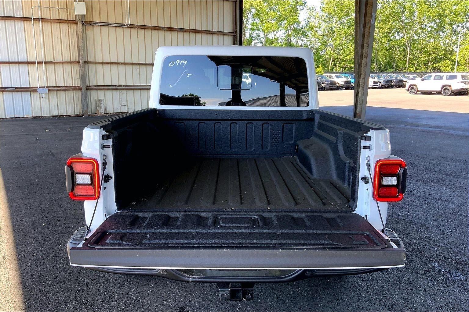 New 2026 Jeep Gladiator Mojave AWD/4WD image 5