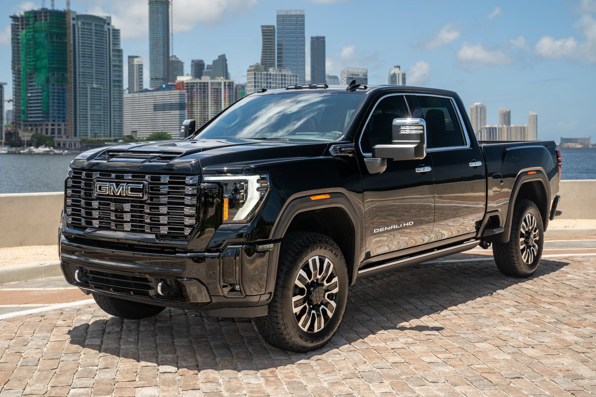 Used 2026 GMC Sierra 2500 Denali Ultimate AWD/4WD video 2