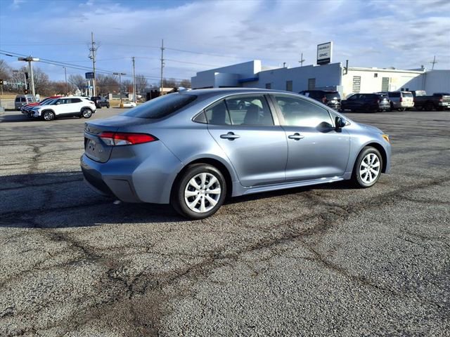 Used 2025 Toyota Corolla LE image 18