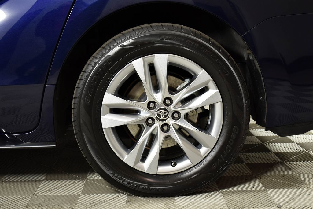 Used 2021 Toyota Sienna Limited image 20