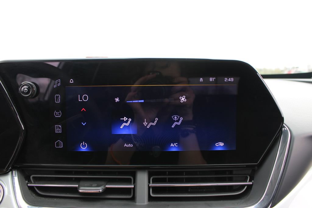 Used 2025 Chevrolet Trax LT image 48