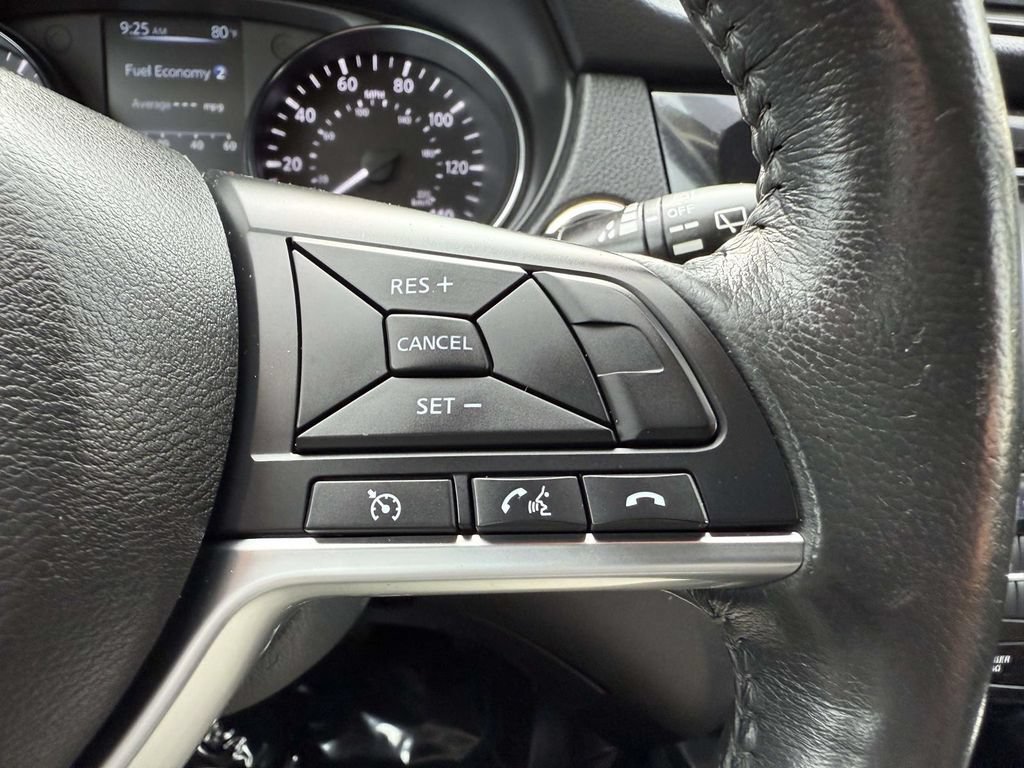 Used 2017 Nissan Rogue SV AWD/4WD image 22