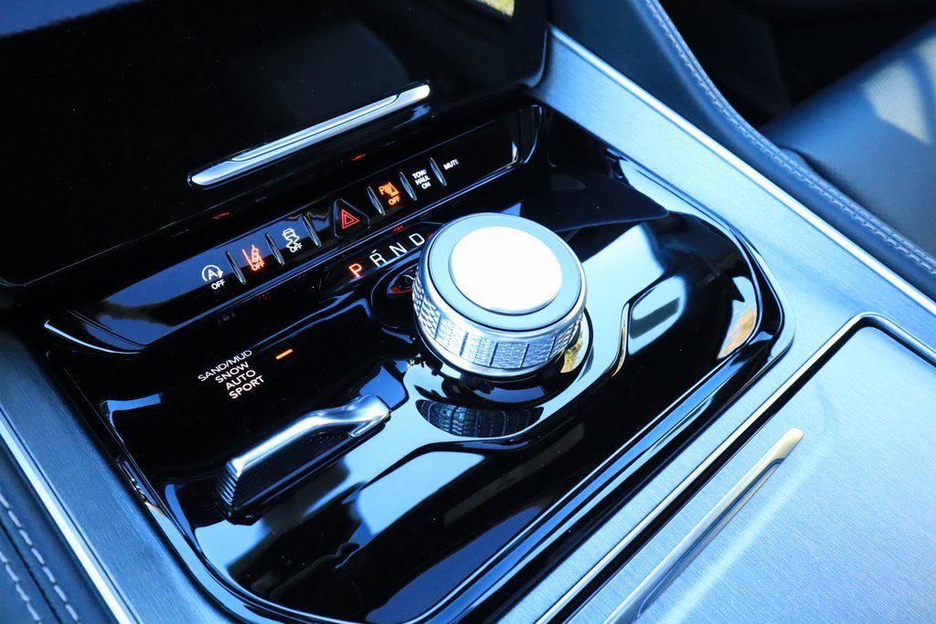 New 2025 Jeep Wagoneer 4WD image 9