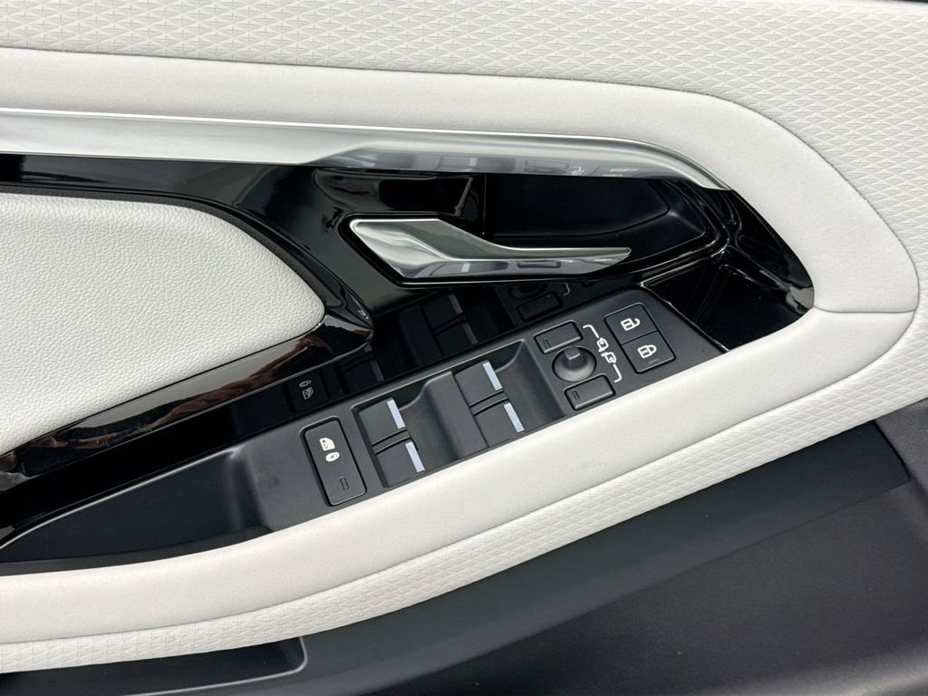 Certified 2023 Land Rover Range Rover Evoque R-Dynamic S image 22