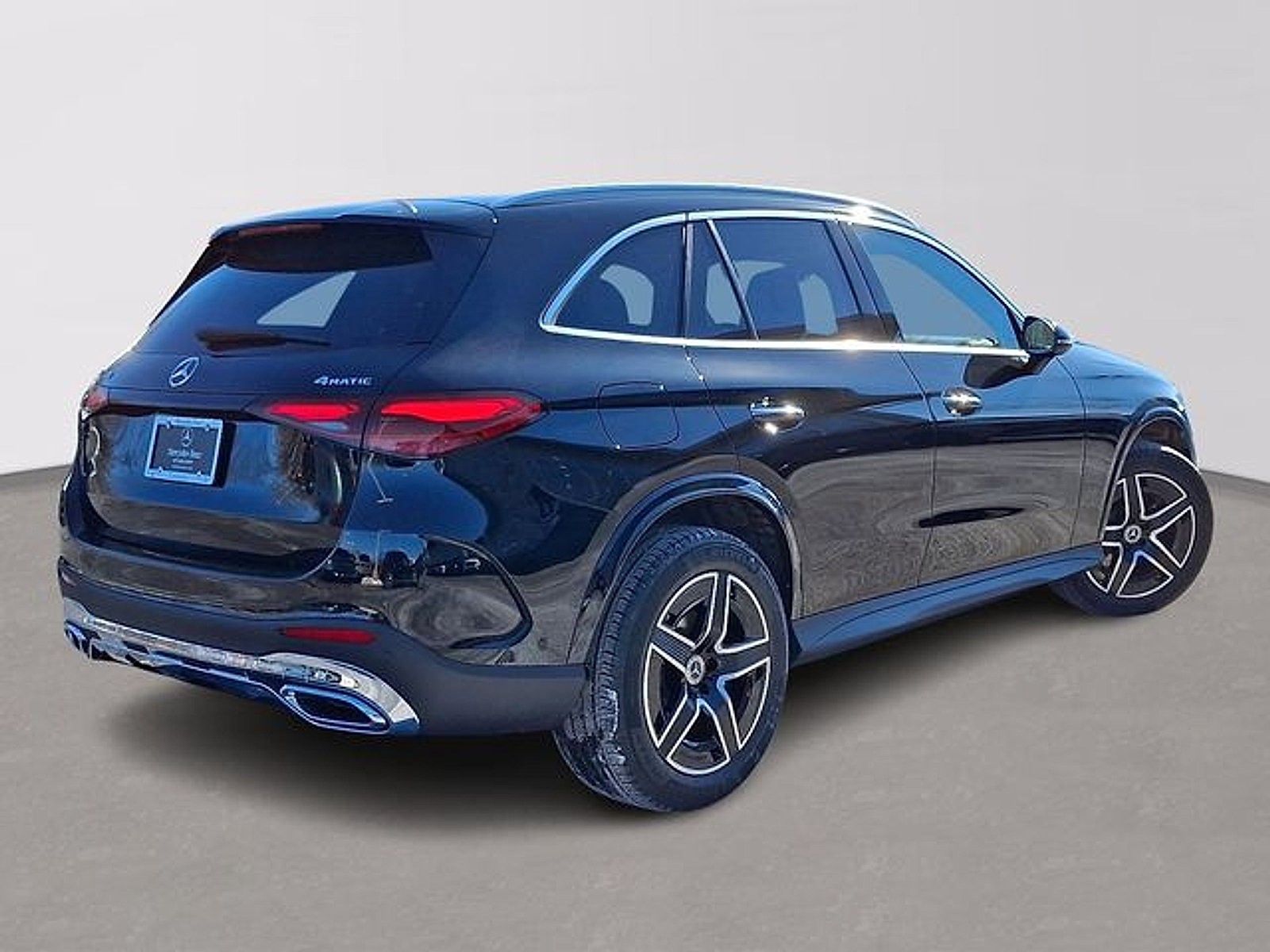 Used 2026 Mercedes-Benz GLC 300 4MATIC image 4