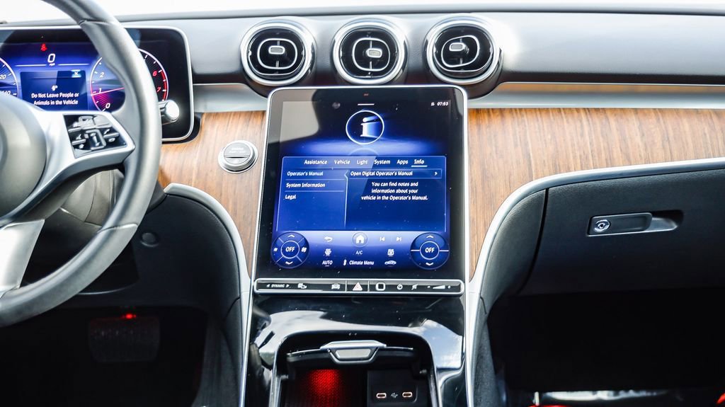 Used 2025 Mercedes-Benz C 300 4MATIC Sedan image 16