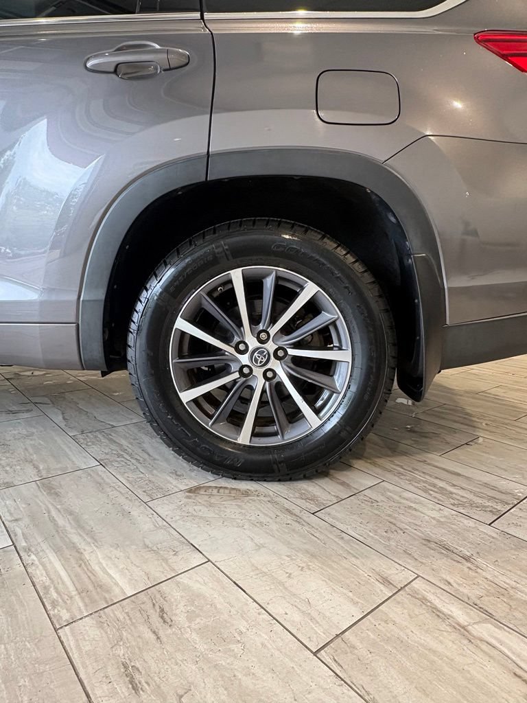 Used 2018 Toyota Highlander XLE AWD/4WD image 21