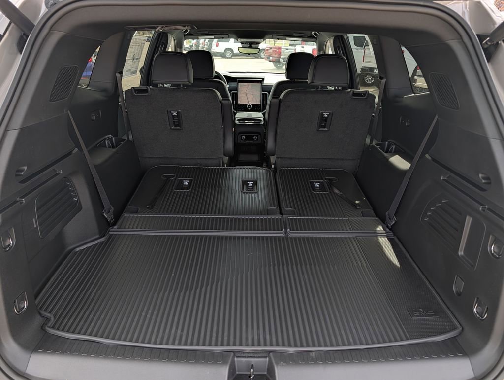 New 2026 GMC Acadia AT4 w/ LPO, Floor Liner Package AWD/4WD image 13