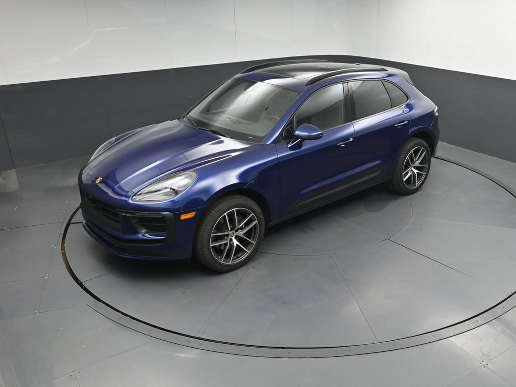 Used 2025 Porsche Macan AWD/4WD image 34