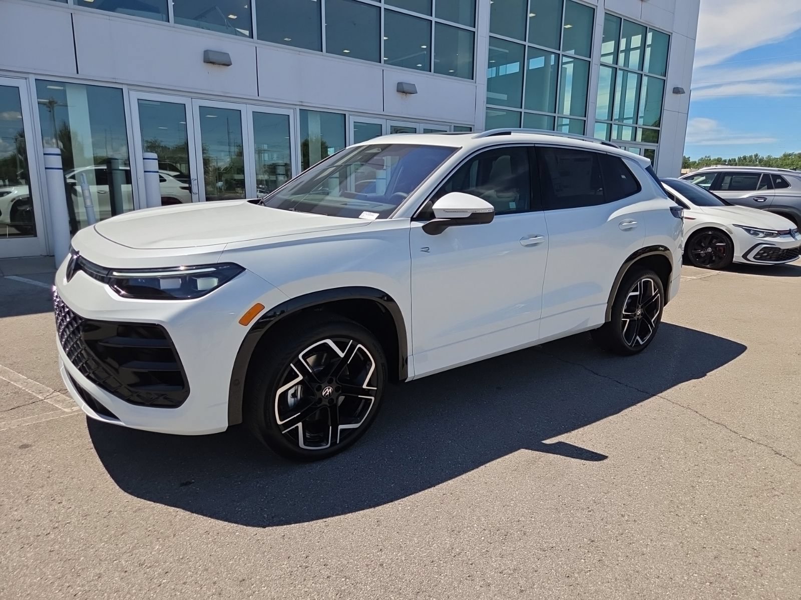 New 2026 Volkswagen Tiguan SEL R-Line AWD/4WD image 13