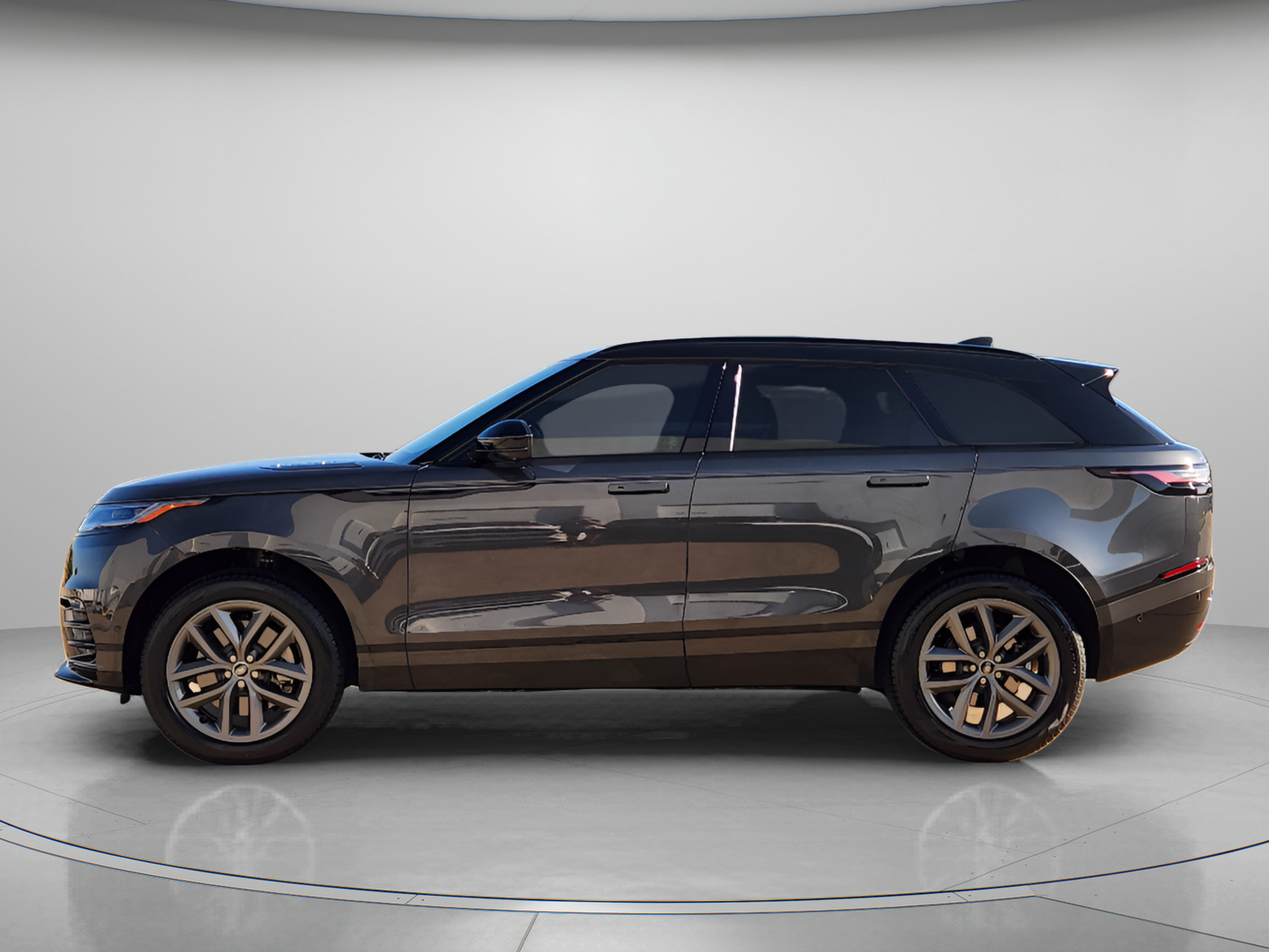 Certified 2026 Land Rover Range Rover Velar Dynamic SE AWD/4WD image 2