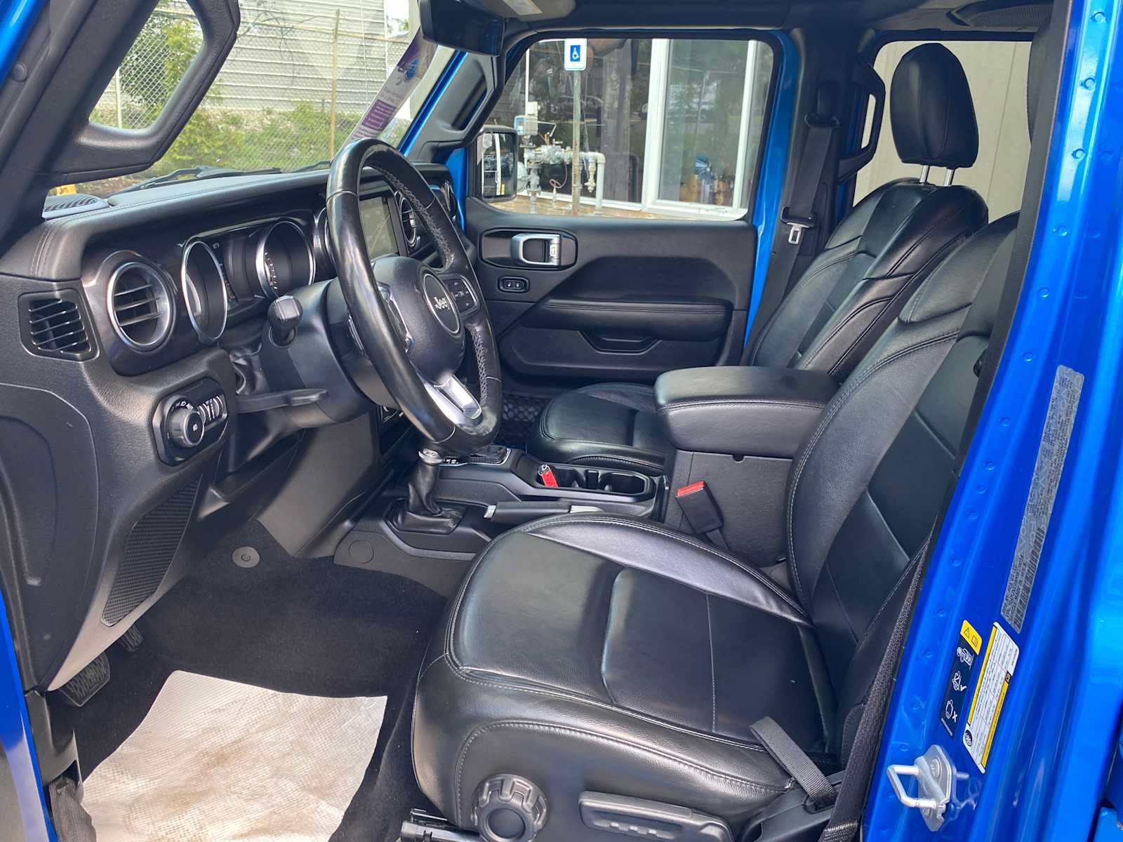 Used 2022 Jeep Wrangler Unlimited Sahara AWD/4WD image 10
