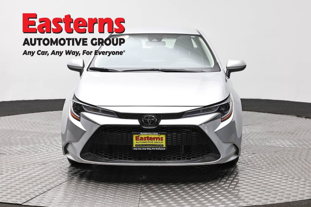 Used 2022 Toyota Corolla LE FWD image 2
