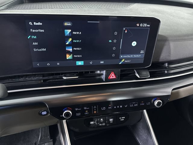 Used 2025 Kia Carnival FWD image 13