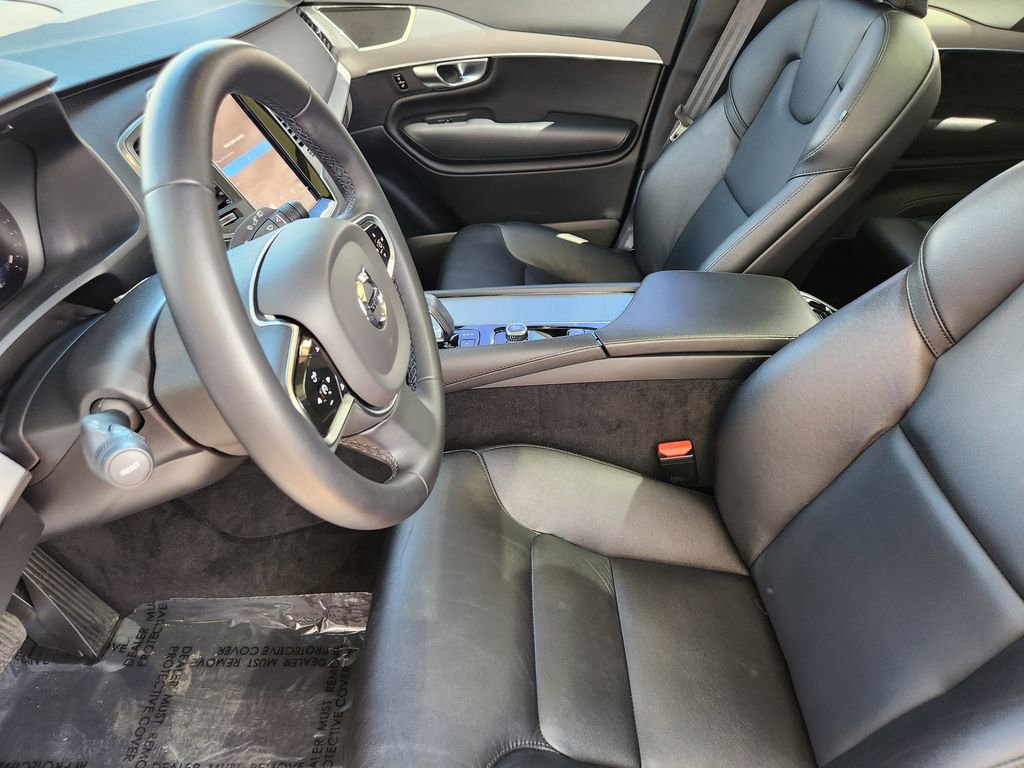 Used 2023 Volvo XC90 B5 Core w/ Protection Package Premier image 4