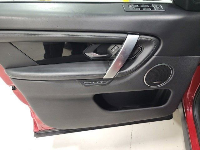 Used 2020 Land Rover Discovery Sport SE image 24