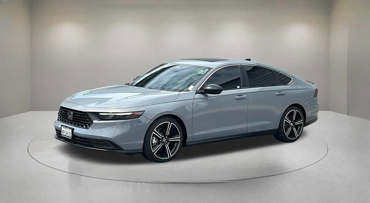 Used 2024 Honda Accord Sport image 2