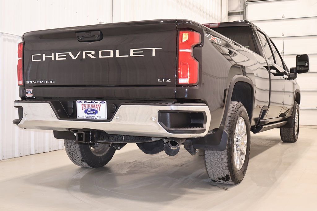 Used 2025 Chevrolet Silverado 2500 LTZ w/ LTZ Premium Package image 9
