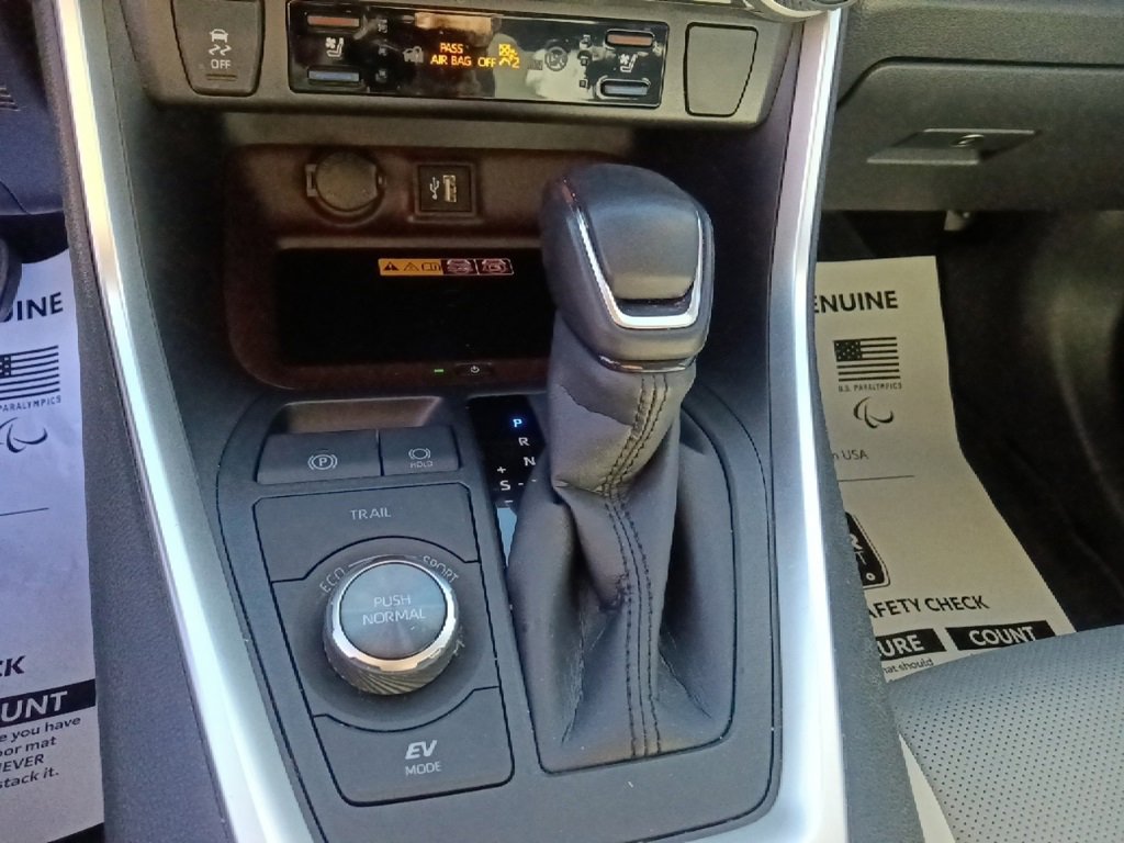 Used 2024 Toyota RAV4 Limited image 23