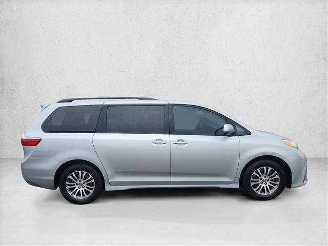 Used 2020 Toyota Sienna XLE w/ XLE Navigation Package FWD image 6