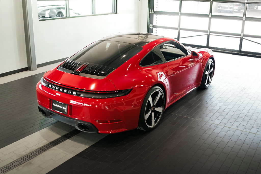 Used 2025 Porsche 911 Carrera RWD image 9