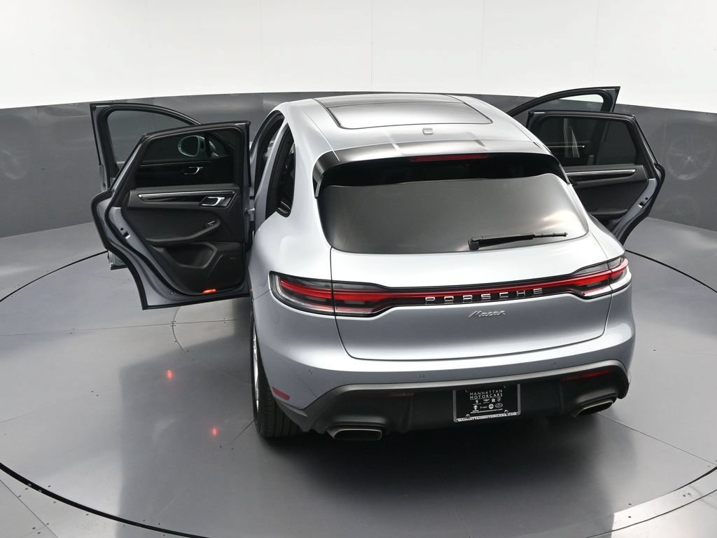 Certified 2025 Porsche Macan AWD/4WD image 33