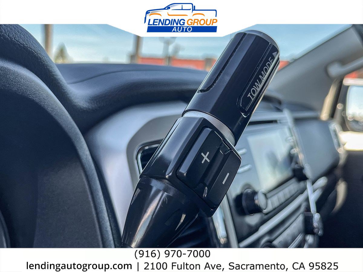 Used 2017 Nissan Titan SV image 18