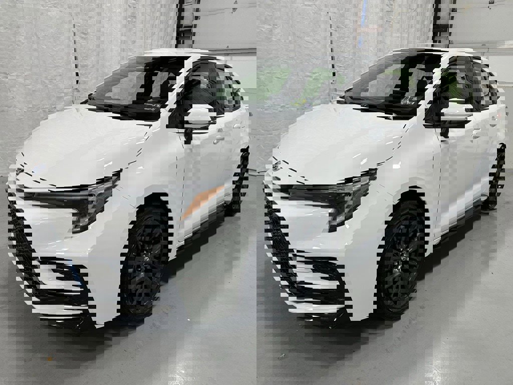 Used 2025 Toyota Corolla SE image 3