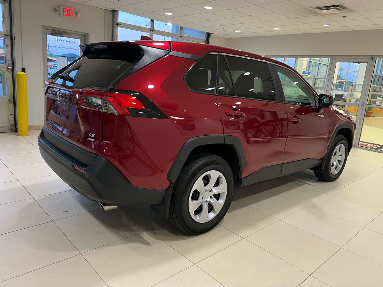 Used 2024 Toyota RAV4 LE AWD/4WD image 5
