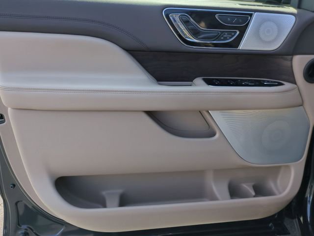 Used 2022 Lincoln Navigator Reserve image 12