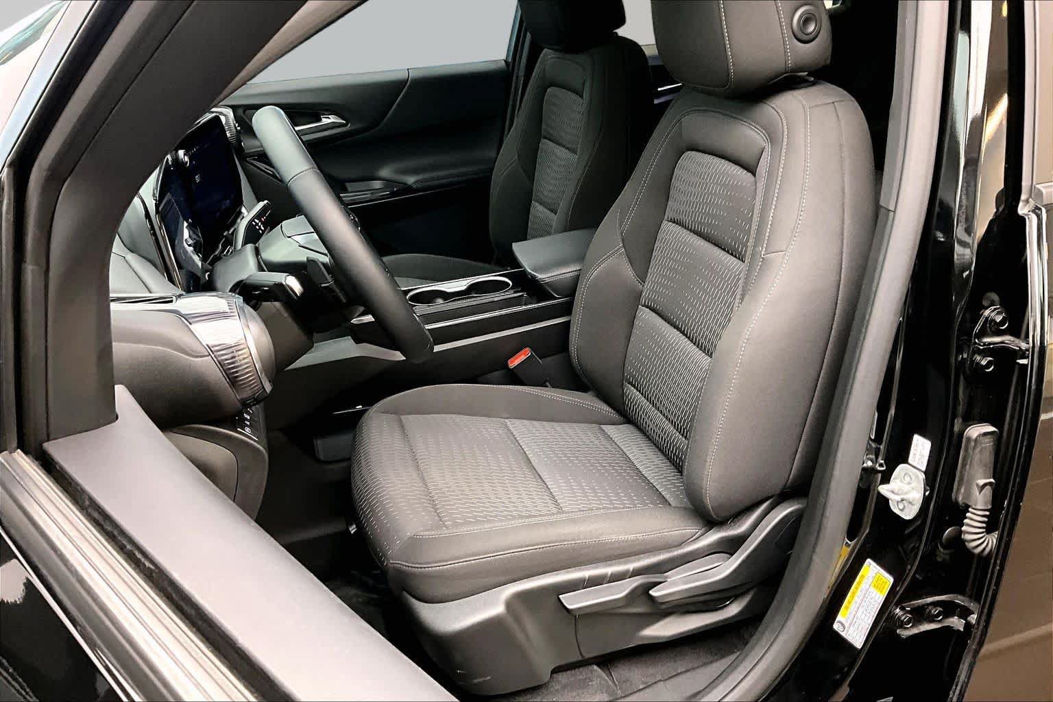 Used 2025 Chevrolet Equinox LT FWD image 8