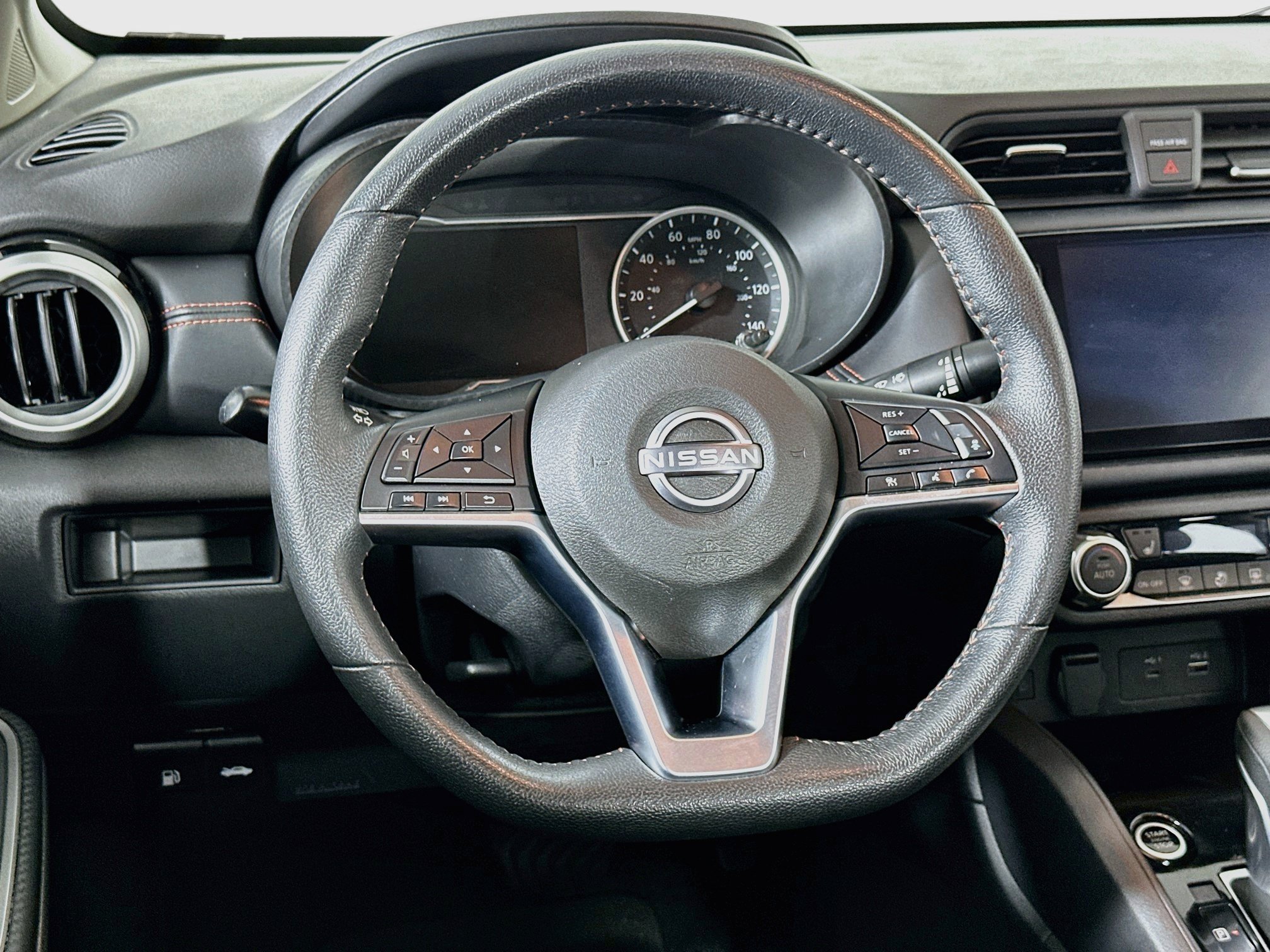 Used 2025 Nissan Versa SR FWD image 17