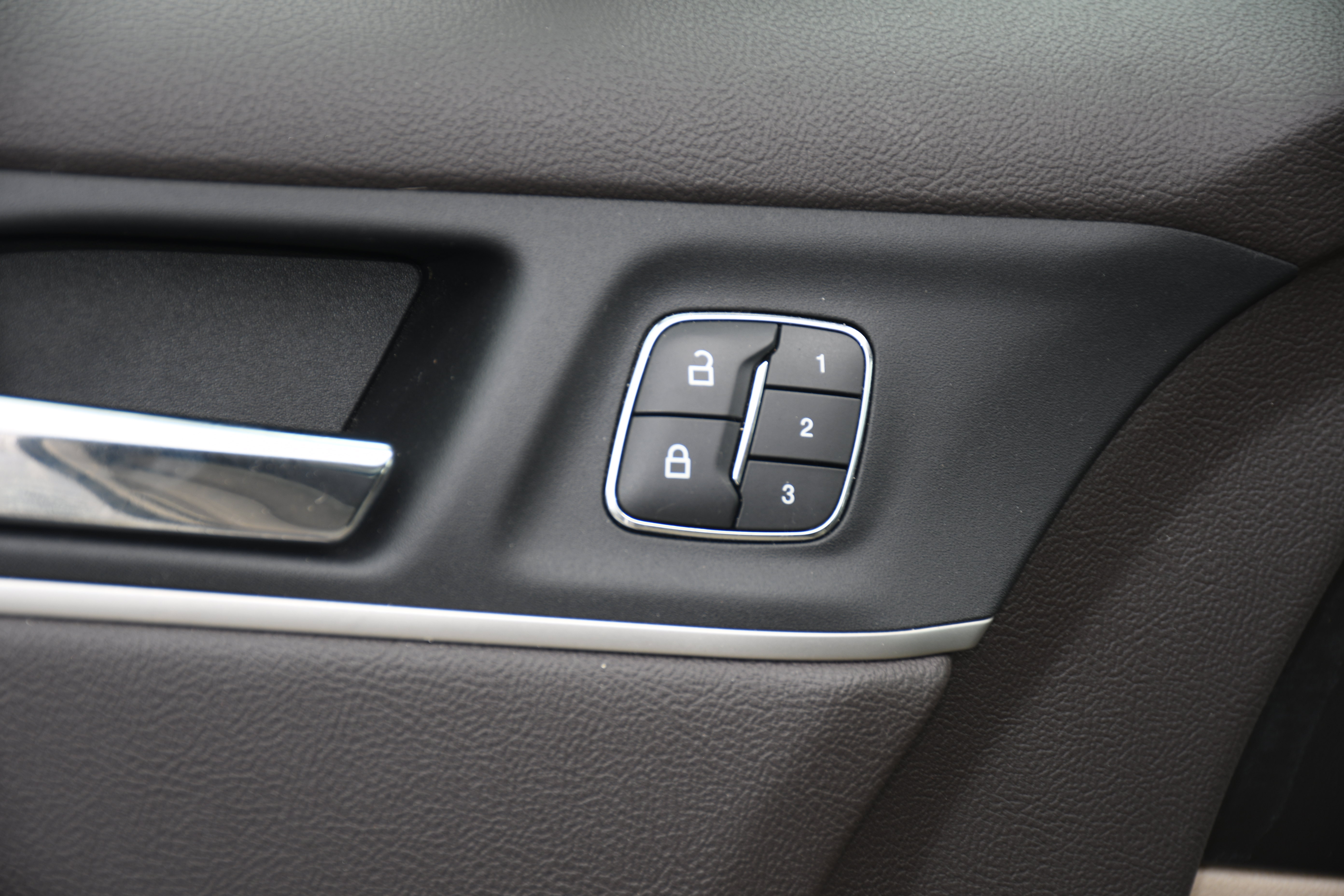 Used 2019 Lincoln MKC Reserve w/ MKC Technology Package FWD image 12