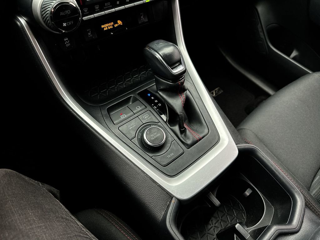 Used 2022 Toyota RAV4 SE image 19