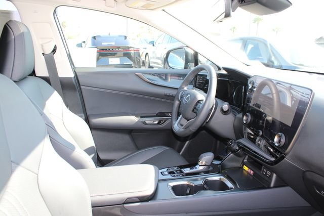 Certified 2025 Lexus NX 350 AWD w/ Accessory Package (2T) image 5