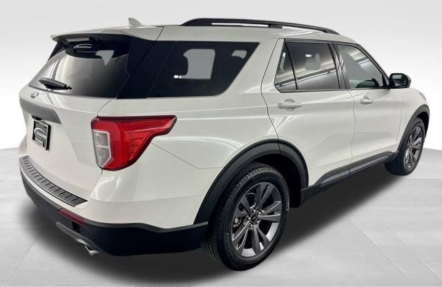 Used 2023 Ford Explorer XLT w/ Equipment Group 202A image 9