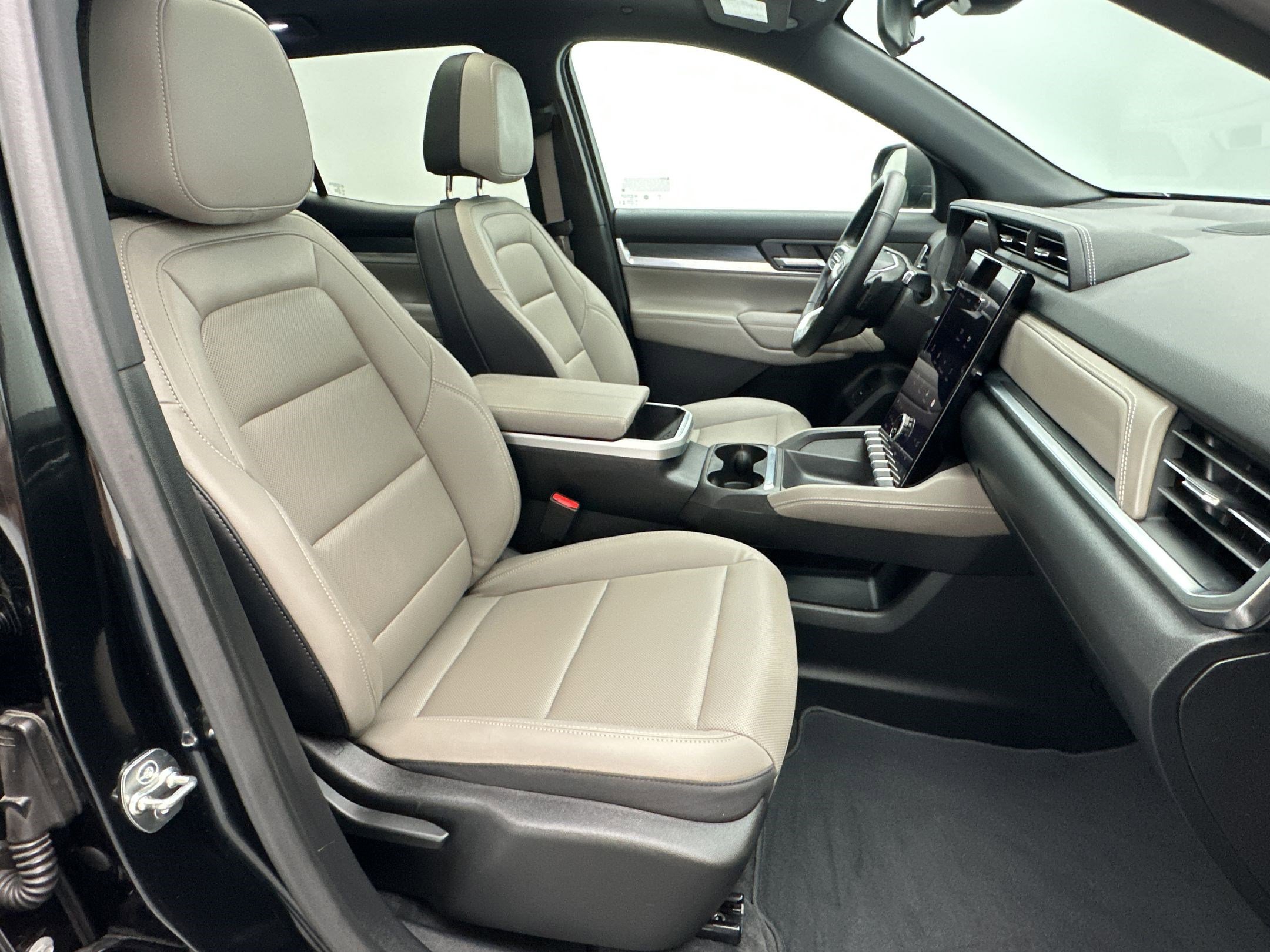 Certified 2025 GMC Terrain Elevation w/ Elevation Premium Package AWD/4WD image 29