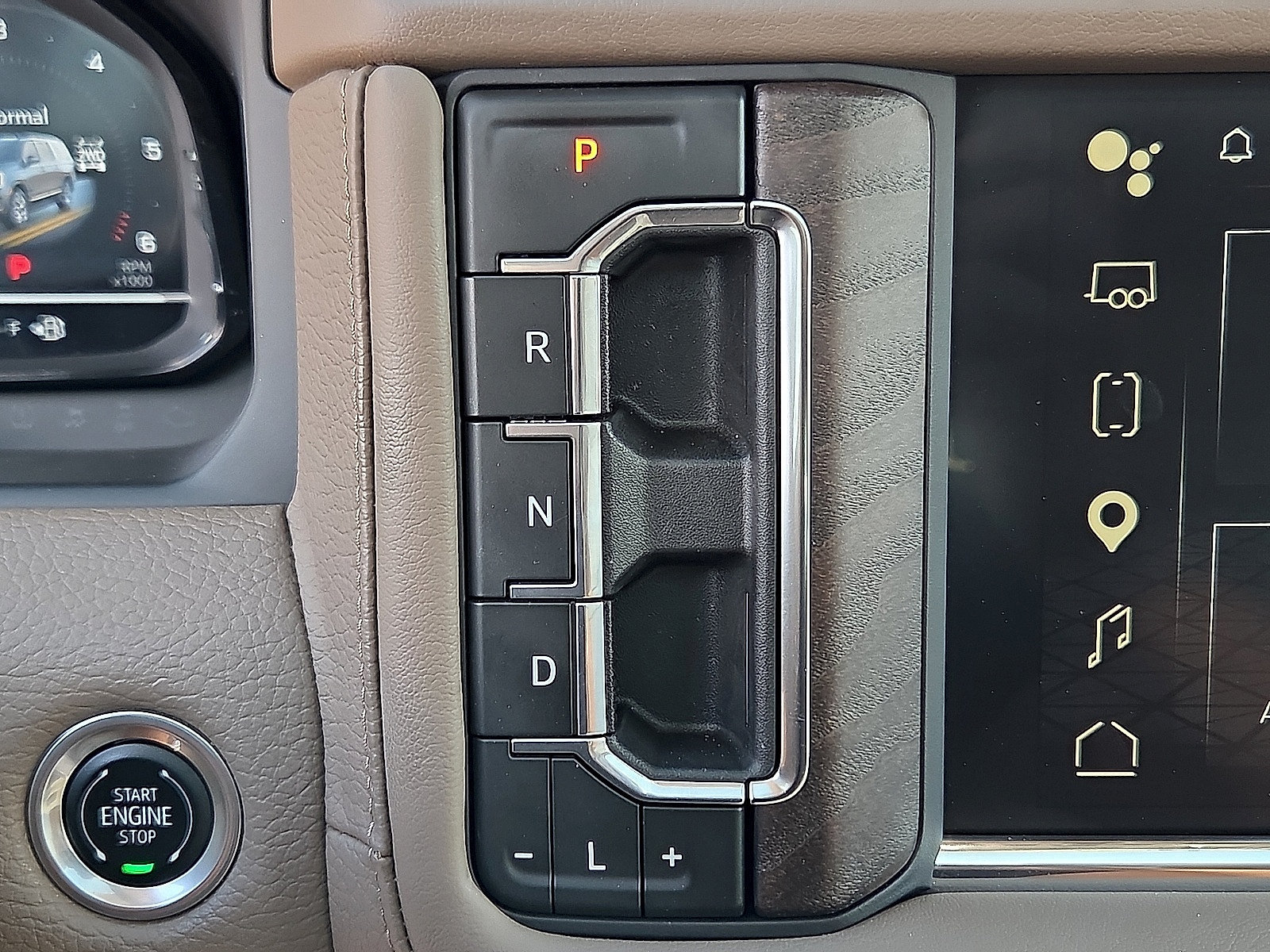 Used 2024 GMC Yukon Denali w/ Denali Reserve Package AWD/4WD image 17