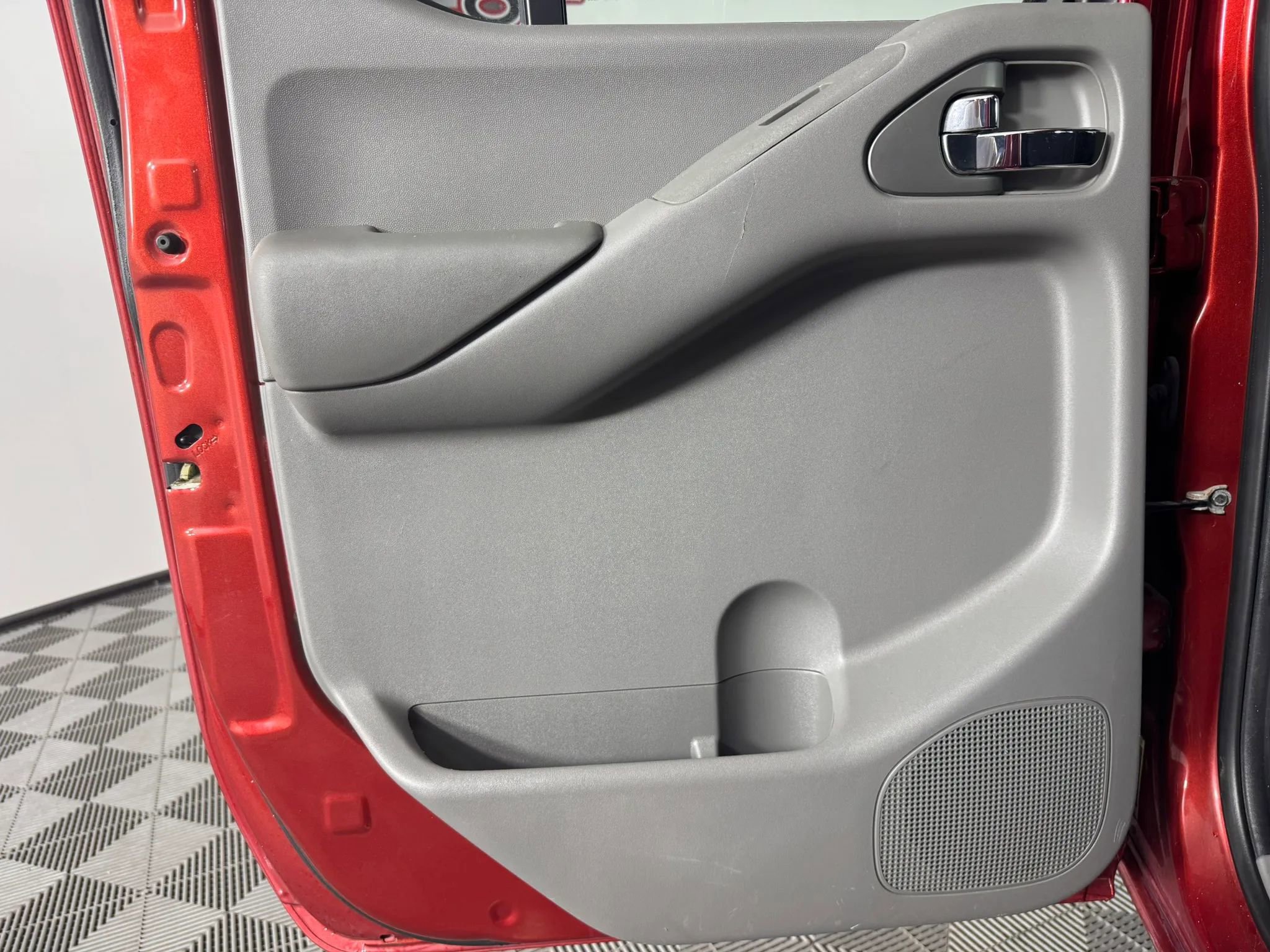 Used 2018 Nissan Frontier SV image 36