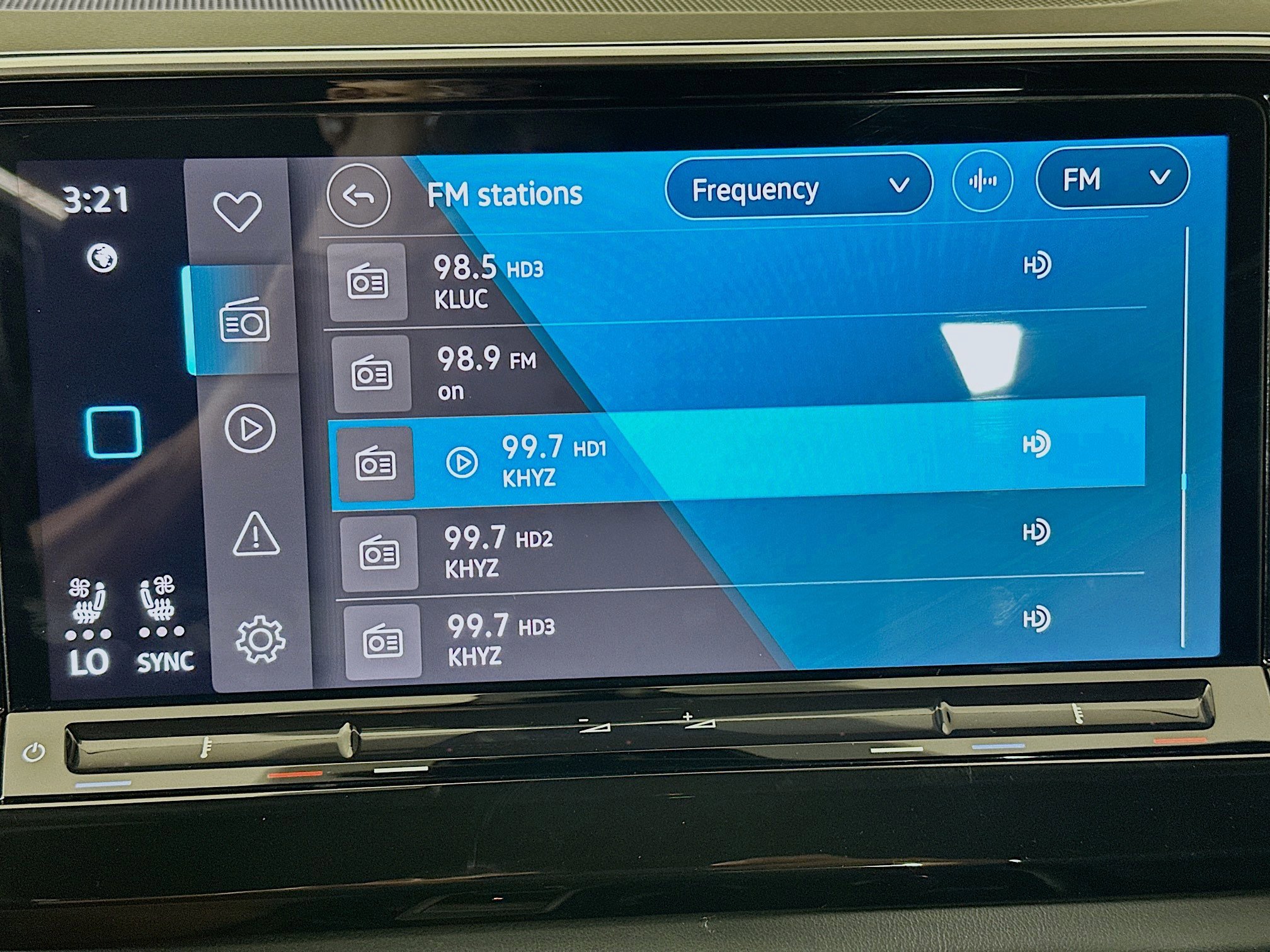 Used 2025 Volkswagen Atlas Cross Sport SE image 21